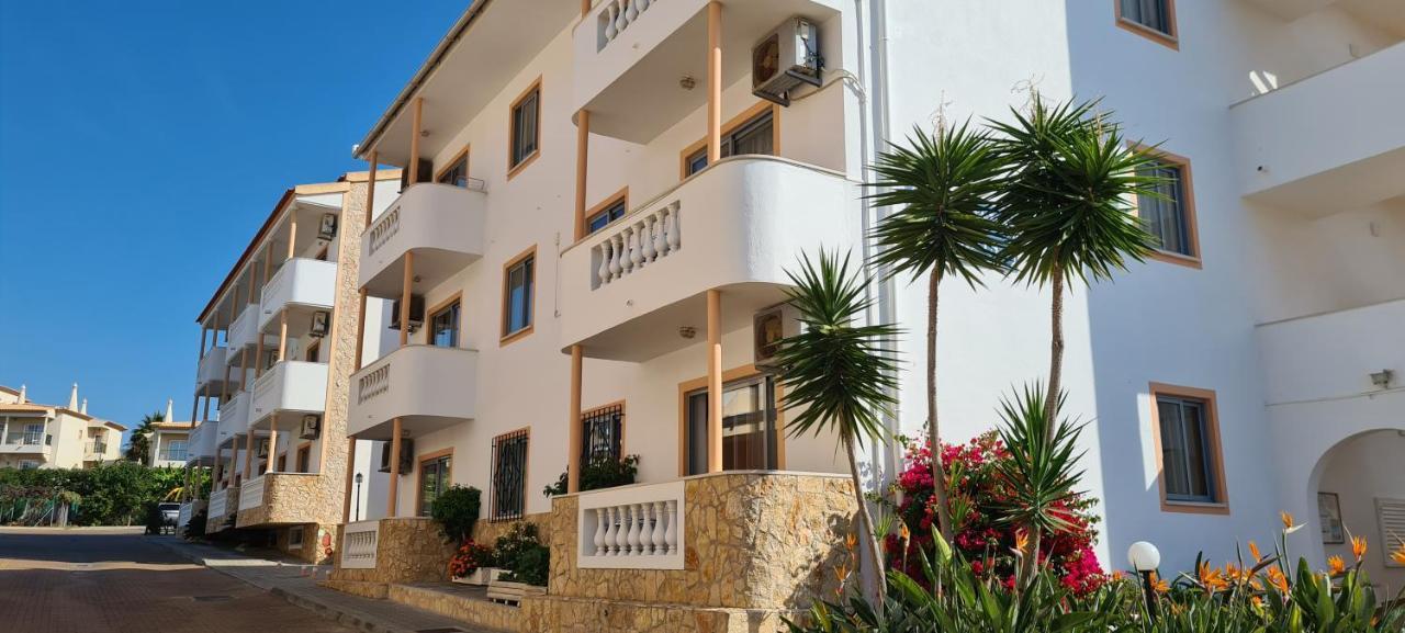 Apartamentos Cabrita Olhos de Agua  Kültér fotó